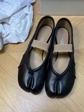 Maison Margiela Black Tabi Split-Toe Ballerina Flats